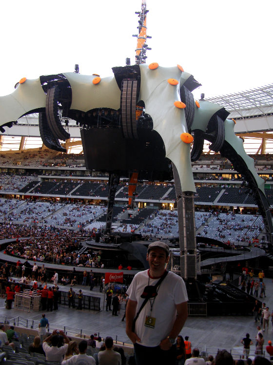 U2 stage, RCB